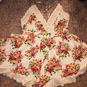 Floral backless spaghetti strapped romper